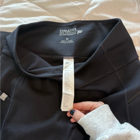 Fabletics SCRUB SET Black Boot Cut - Picture 7 of 9